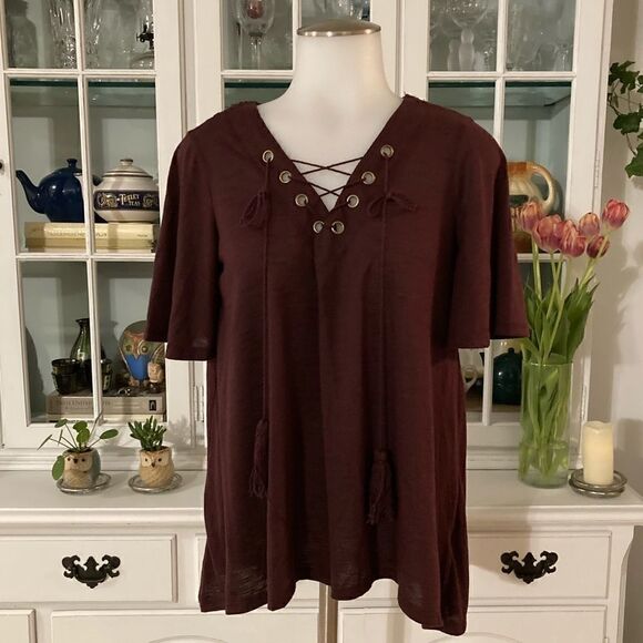 Xhilaration Burgundy SS top   - Picture 1 of 6